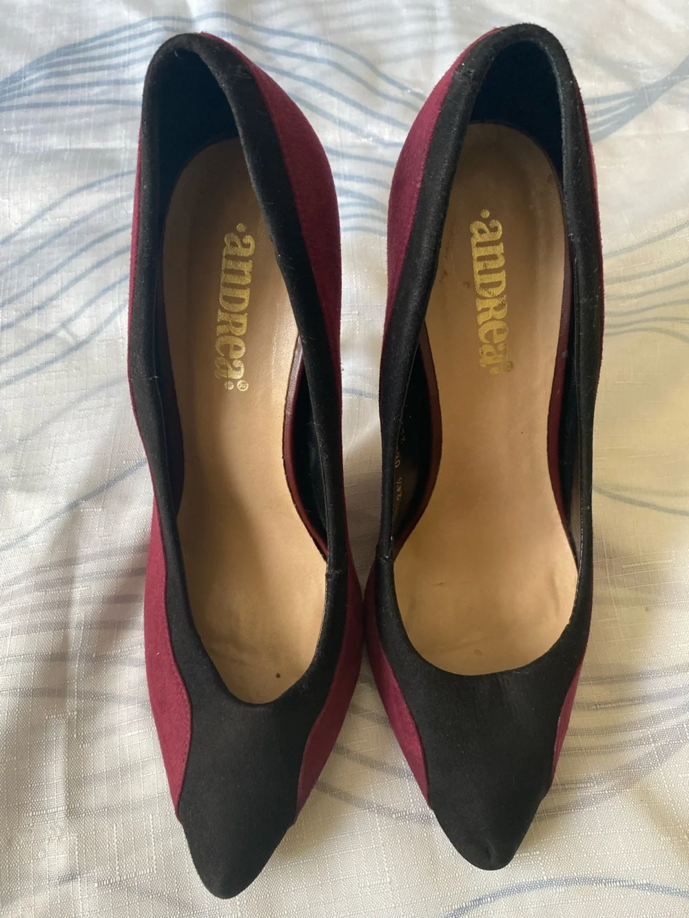 Andree Black and Burgundy Heel Size  7.5
